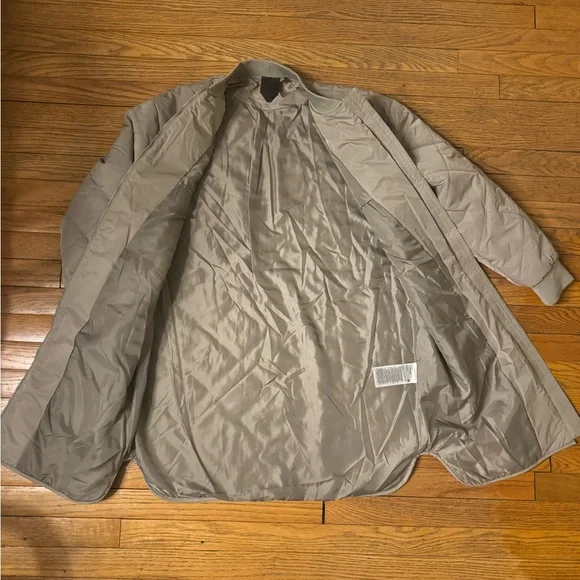 Vero Moda Natalie Lightweight Quilted Coat
Oatmeal Ladies Small NWOT - Picture 6 of 8